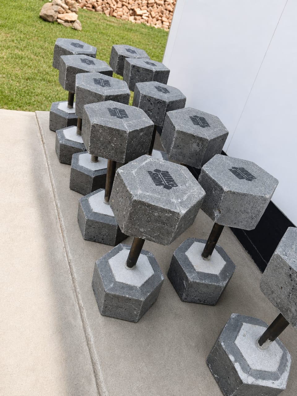 Mukajam concrete dumbbells