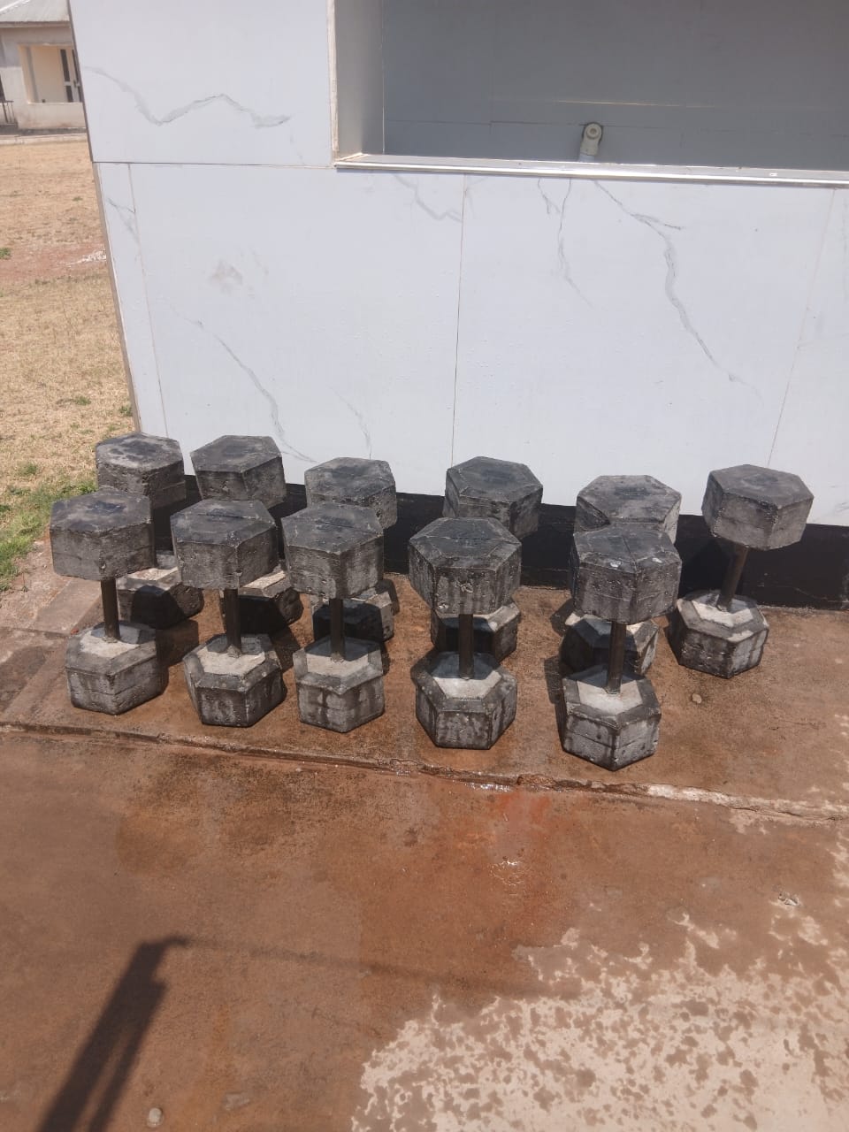 Mukajam concrete dumbbells