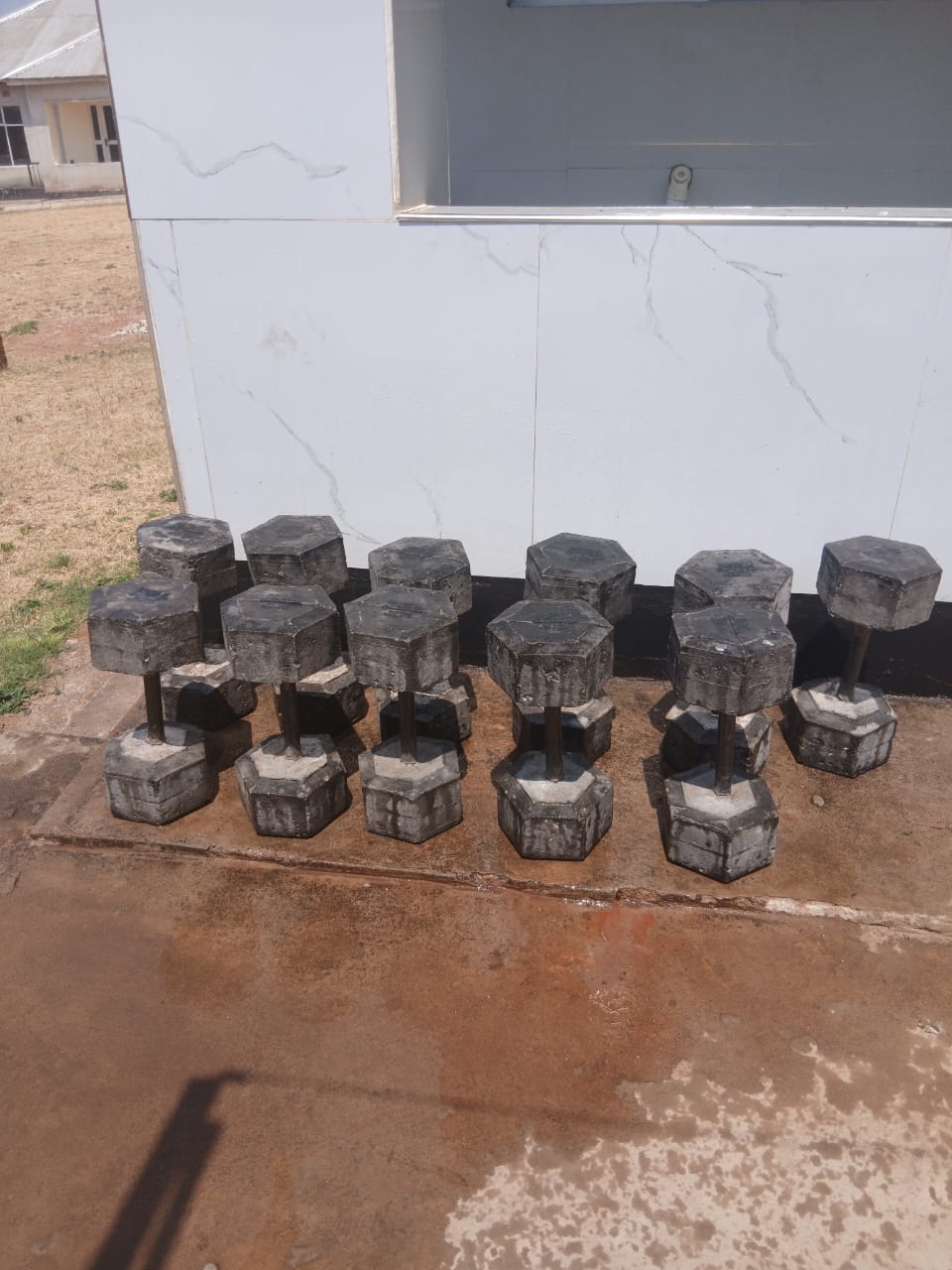 Mukajam concrete dumbbells