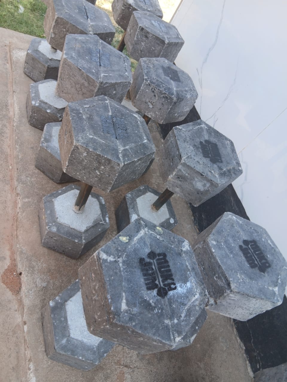 Mukajam concrete dumbbells