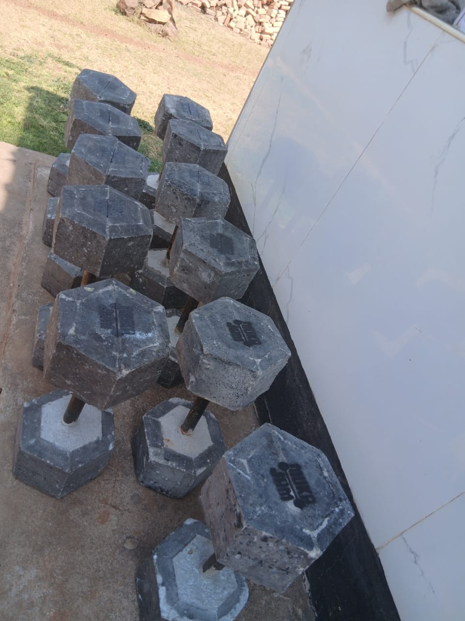 Mukajam concrete dumbbells