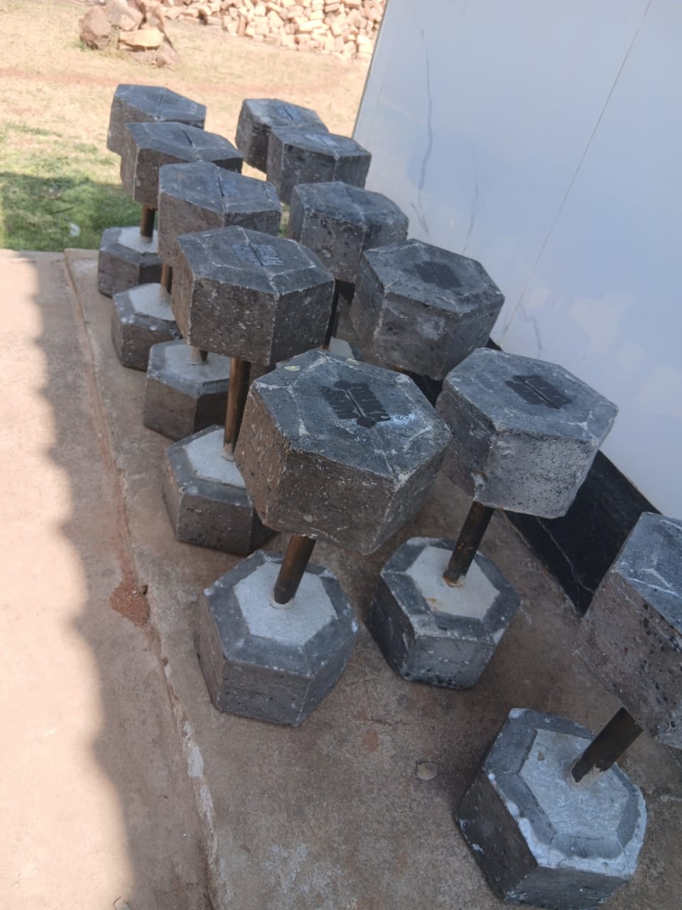 Mukajam concrete dumbbells